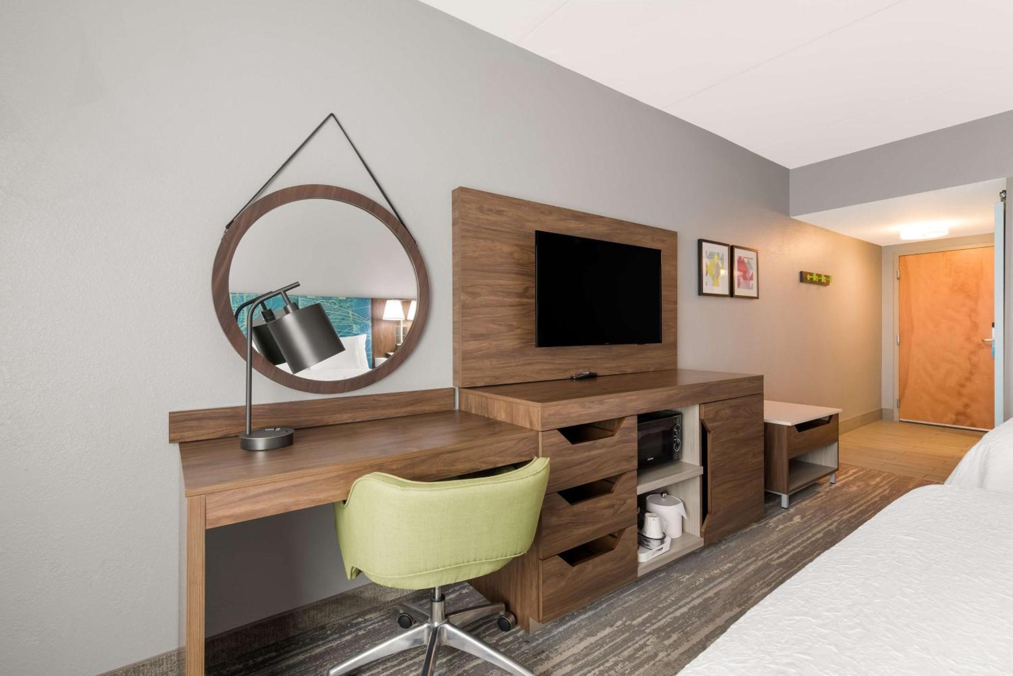 Hampton Inn & Suites Charlotte-Airport Екстер'єр фото