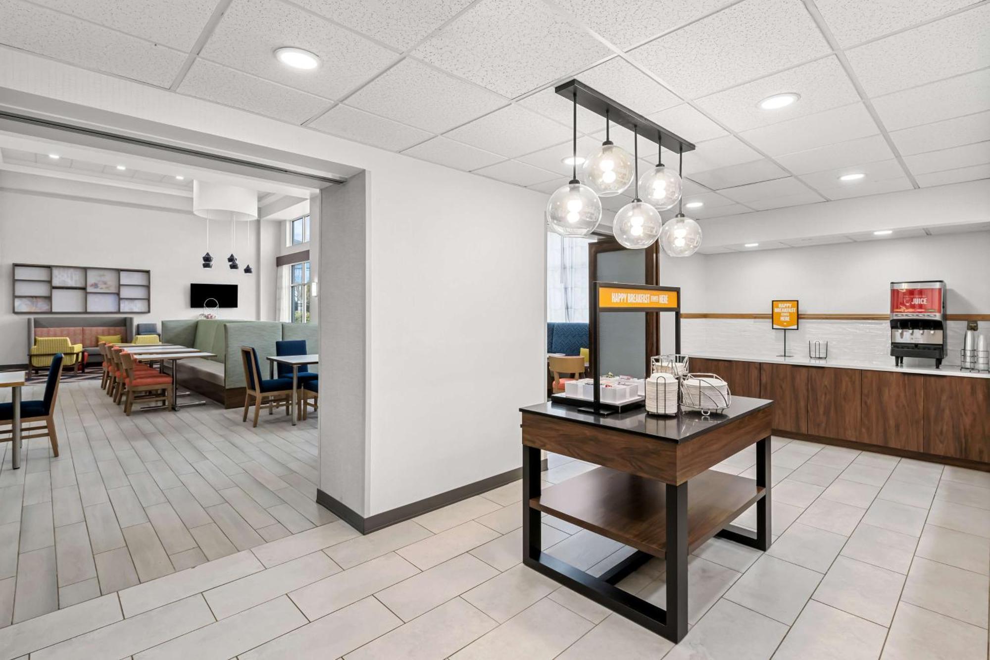 Hampton Inn & Suites Charlotte-Airport Екстер'єр фото