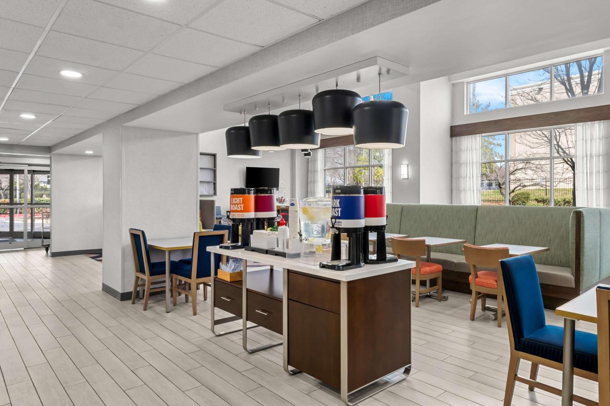 Hampton Inn & Suites Charlotte-Airport Екстер'єр фото