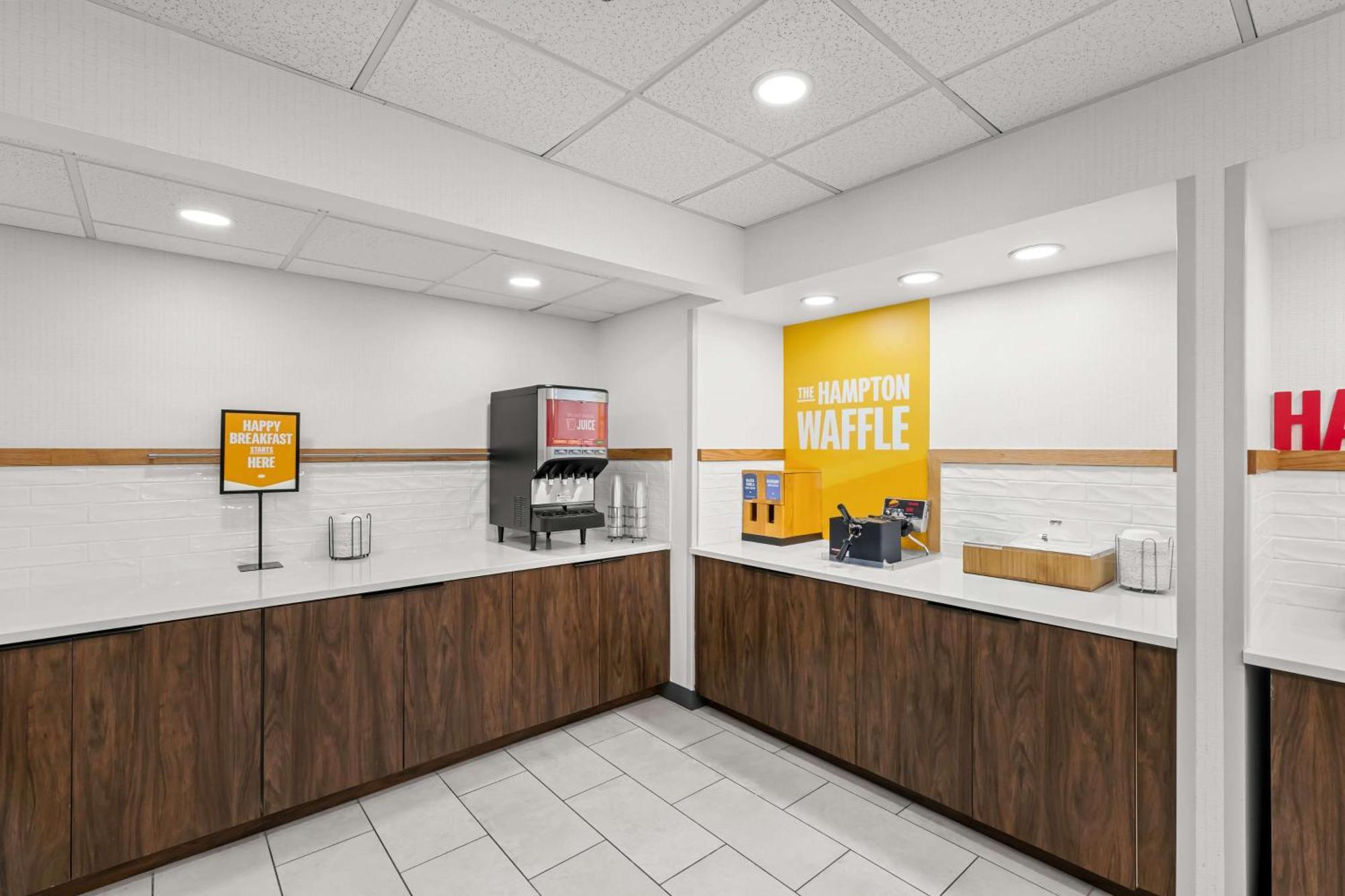 Hampton Inn & Suites Charlotte-Airport Екстер'єр фото