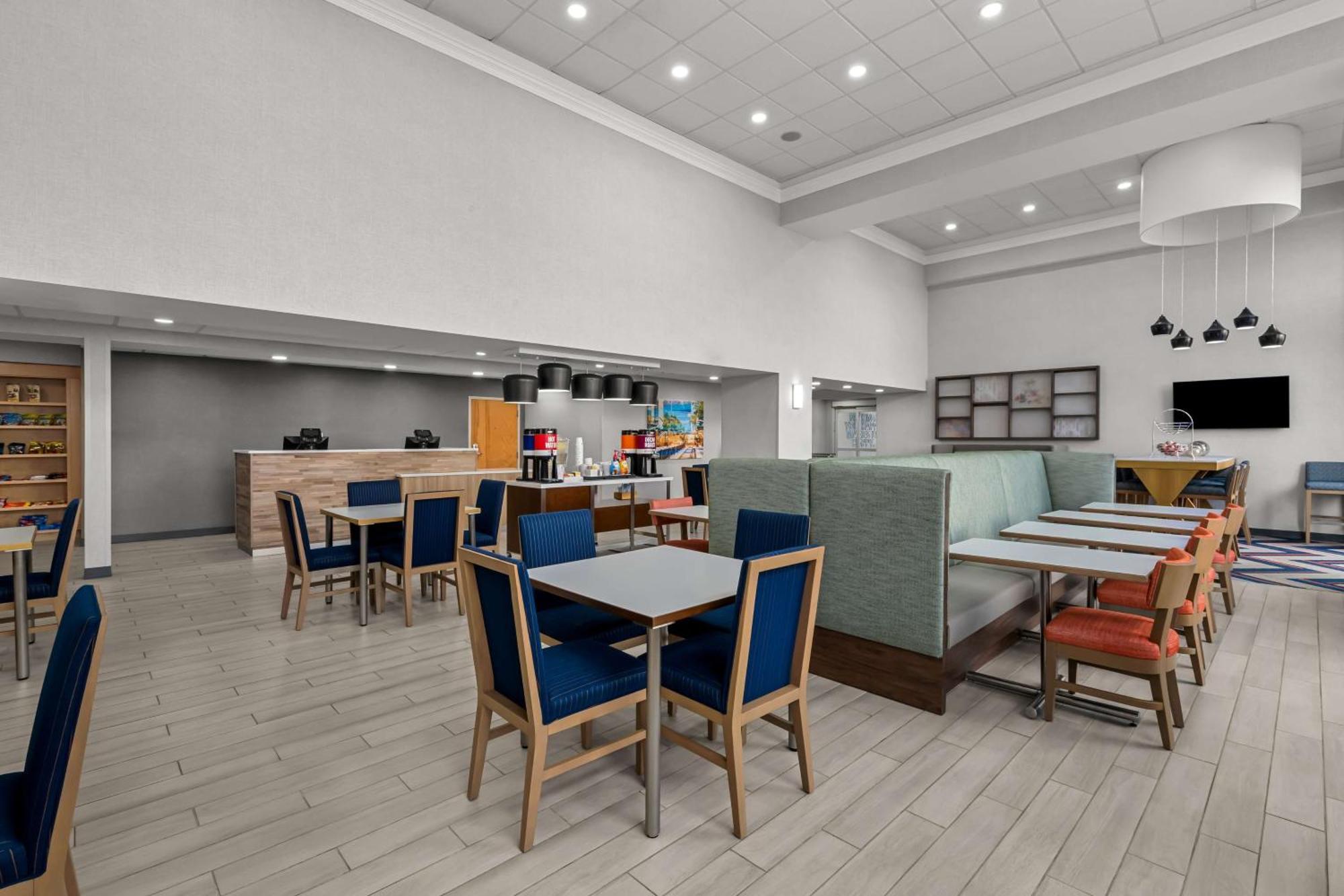 Hampton Inn & Suites Charlotte-Airport Екстер'єр фото