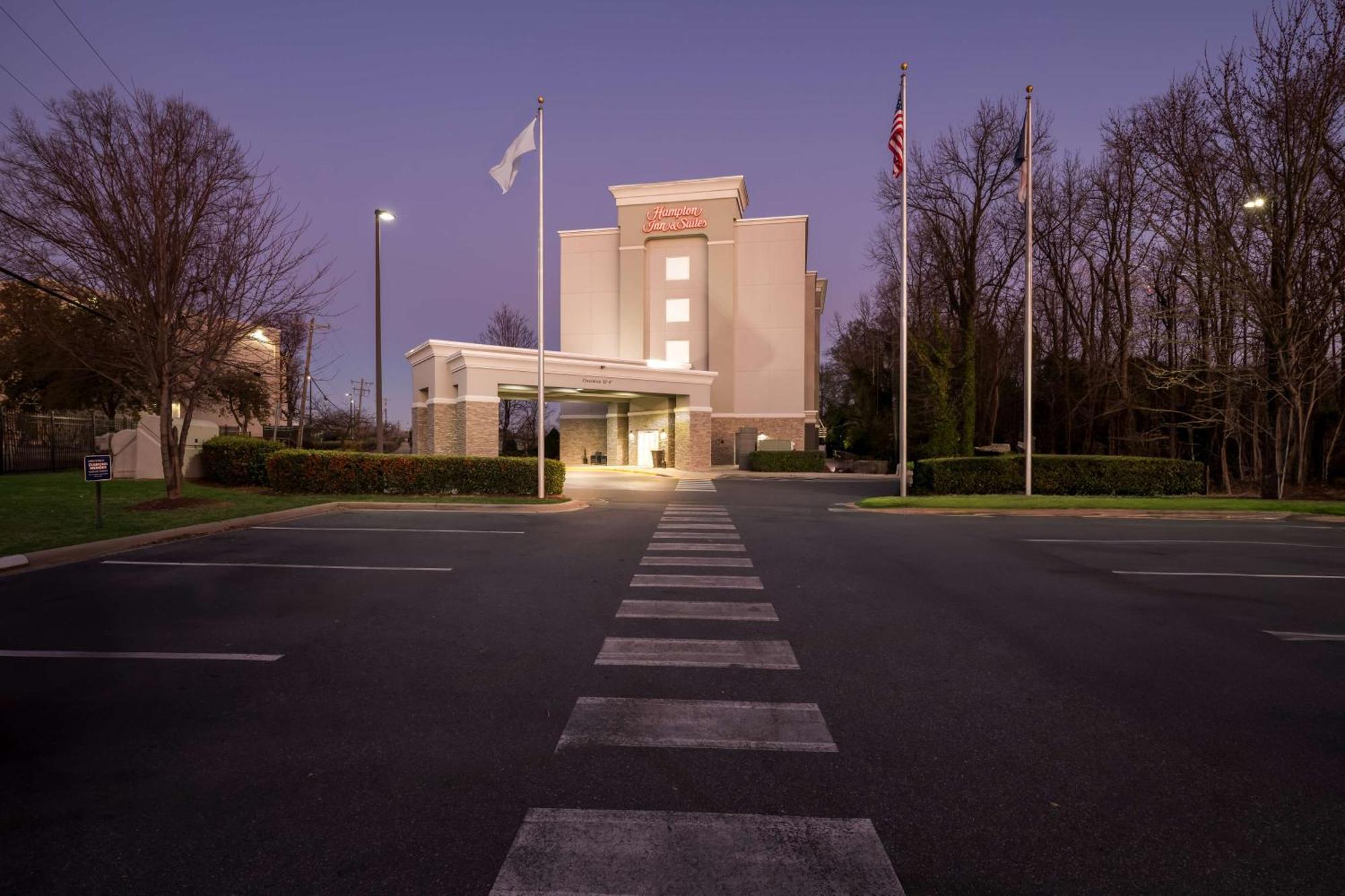 Hampton Inn & Suites Charlotte-Airport Екстер'єр фото