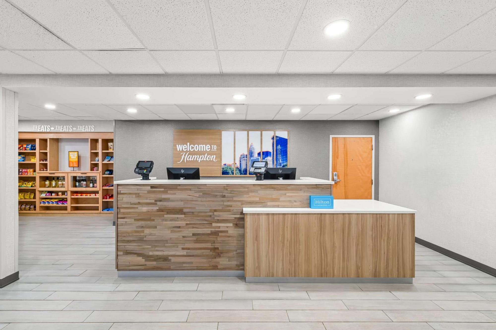 Hampton Inn & Suites Charlotte-Airport Екстер'єр фото