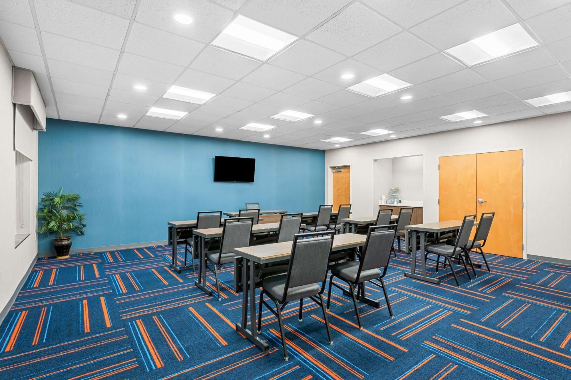 Hampton Inn & Suites Charlotte-Airport Екстер'єр фото