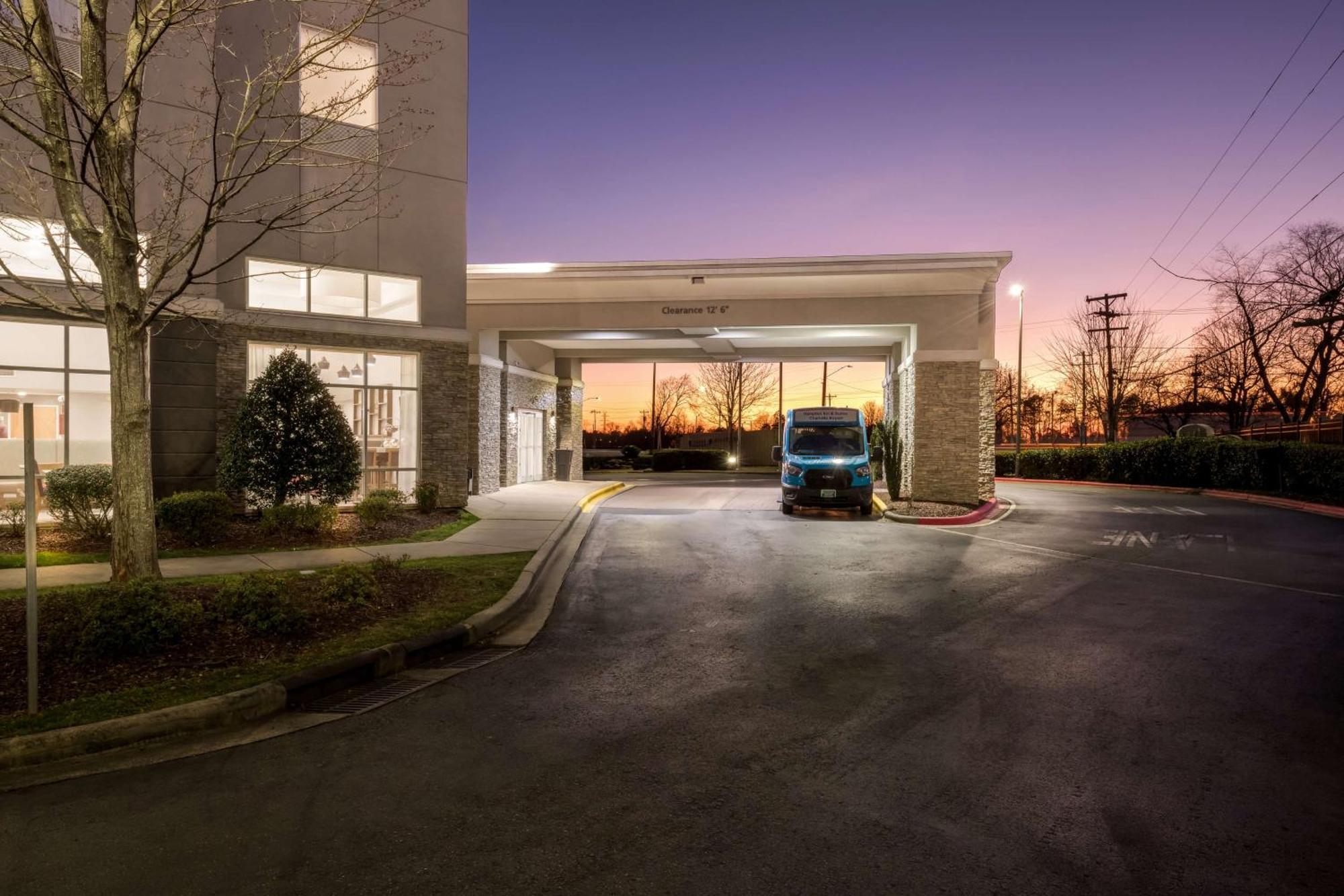 Hampton Inn & Suites Charlotte-Airport Екстер'єр фото